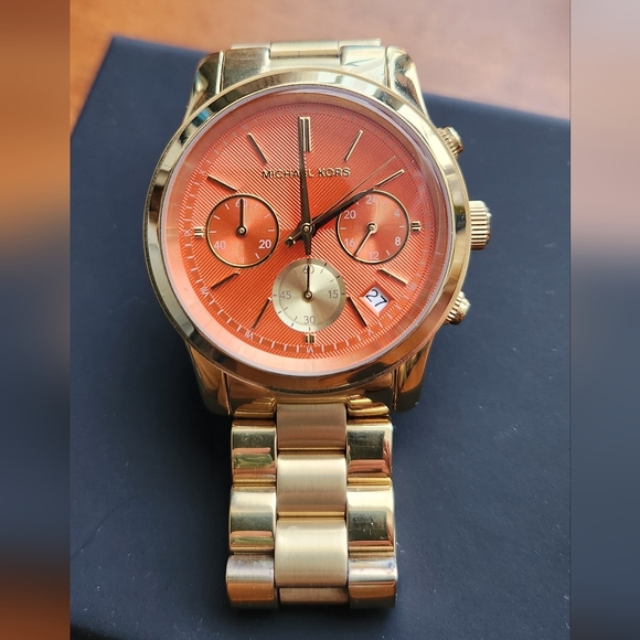 Michael Kors Women's MK6162 Gold Runway Watch - Picture 5 of 9